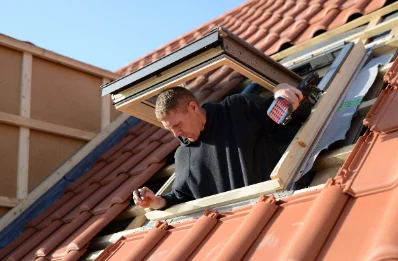 Pose de fenêtres de toit Velux à They-sous-Montfort